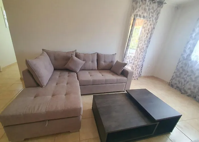 Bella De Lux Apts 4*