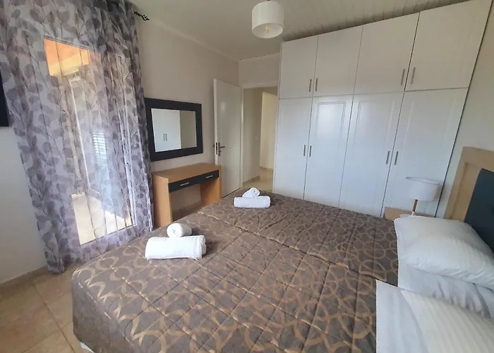 Bella De Lux Apts