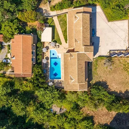 Bella De Lux Apts Hotel