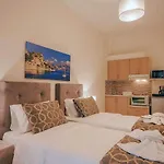 Bella De Lux Apts 4*