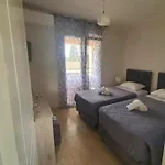 Bella De Lux Apts 4*