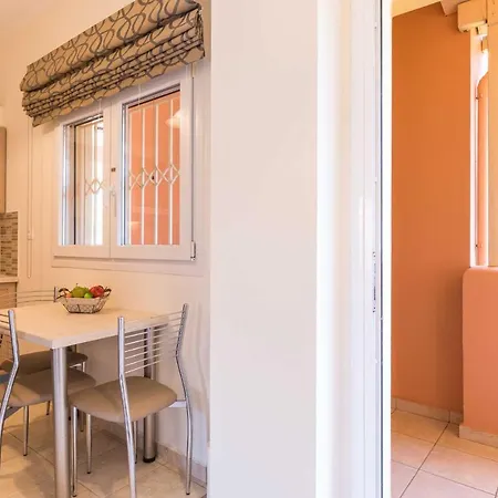 Bella De Lux Apts
