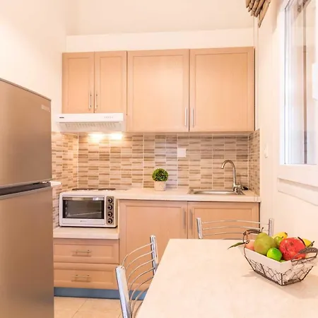 Bella De Lux Apts מלון