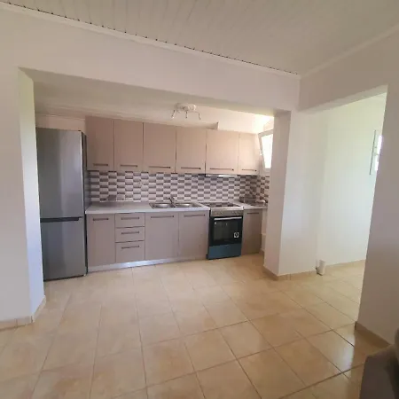 Bella De Lux Apts Ýpsos