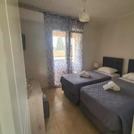 Bella De Lux Apts 4*